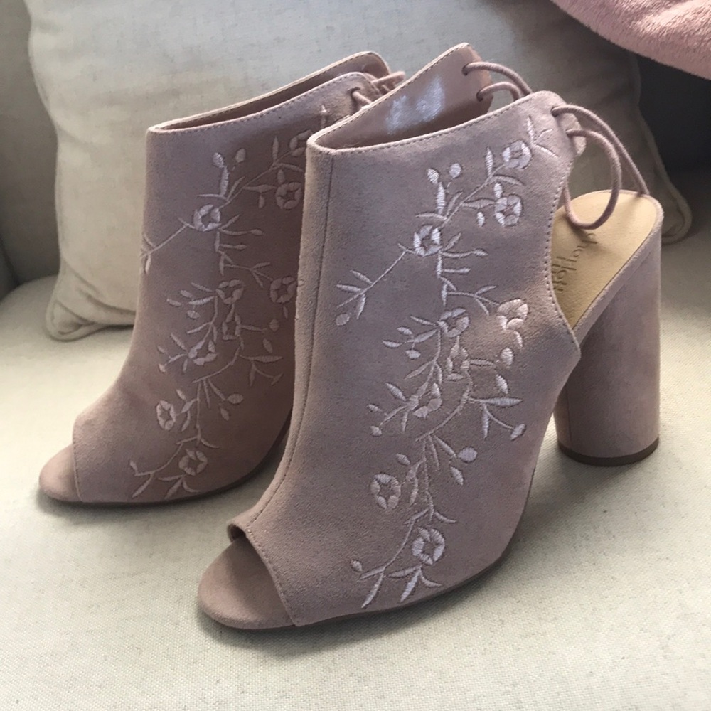 High heels - Picture 2 of 4